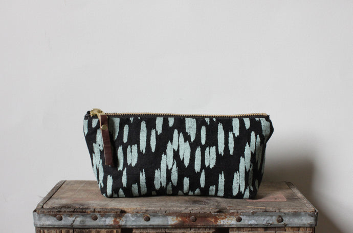 Oblong Pouch - Quill Black